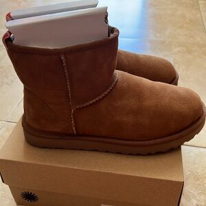 Women's Classic Mini II Graphic Logo in Chestnut/Neon Coral